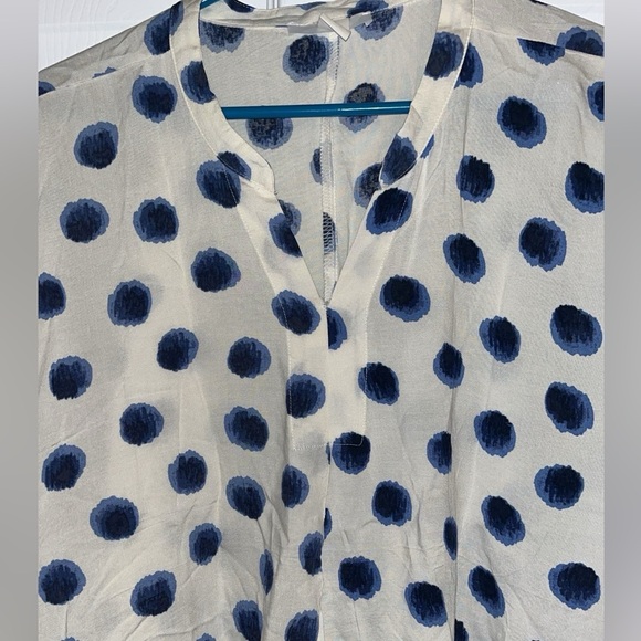 ***💝FREE w/ purchase*** 💙H&M Women’s flowy patterned top💙 - Picture 2 of 4